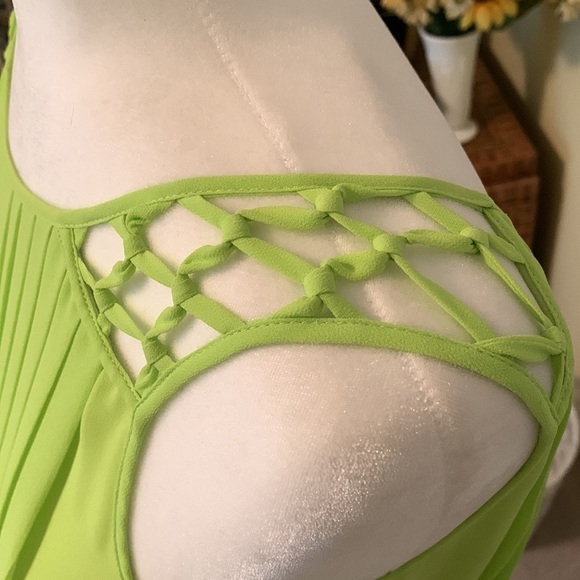 🎁 JESSICA SIMPSON Lime Green Pleated Cocktail Dress Size 2 - Picture 3 of 5